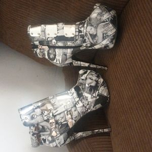 High ankle platform boot